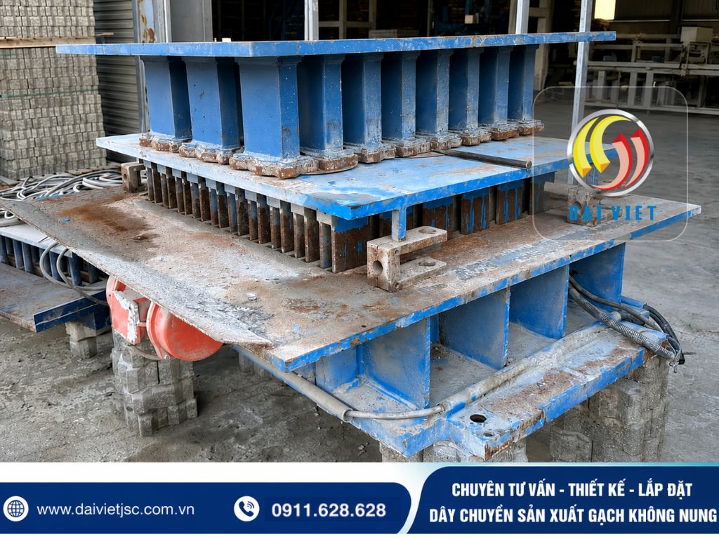 Hình ảnh giải pháp tăng tuổi thọ khuôn gạch trong dây chuyền gạch không nung
