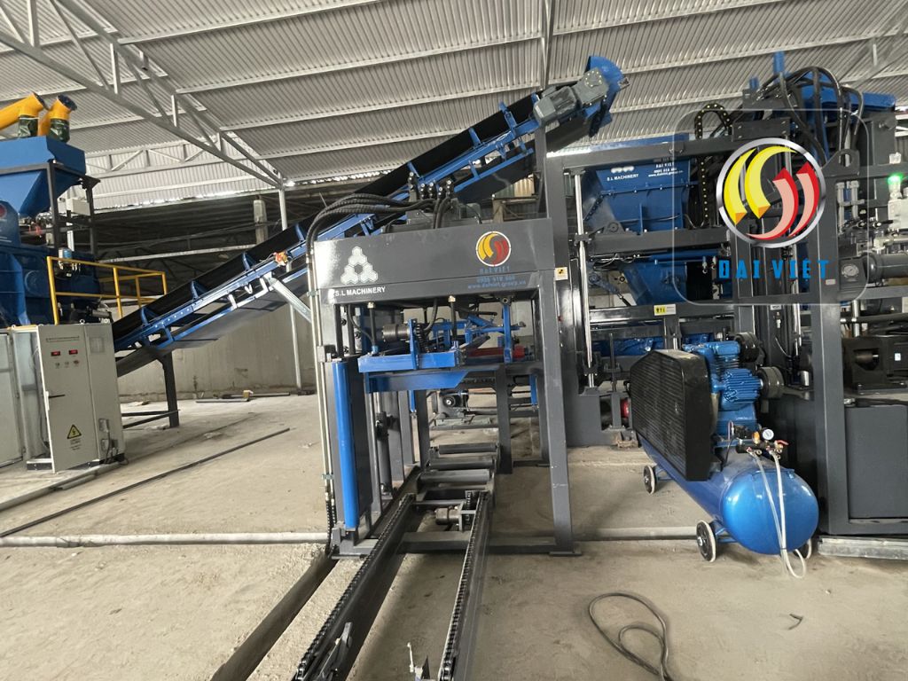 Hình ảnh máy gạch không nung nhỏ gọn khi hạn chế mặt bằng
