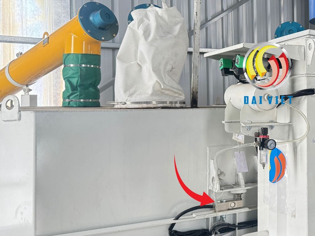 Hình ảnh máy cân định lượng trong dây chuyền vữa keo