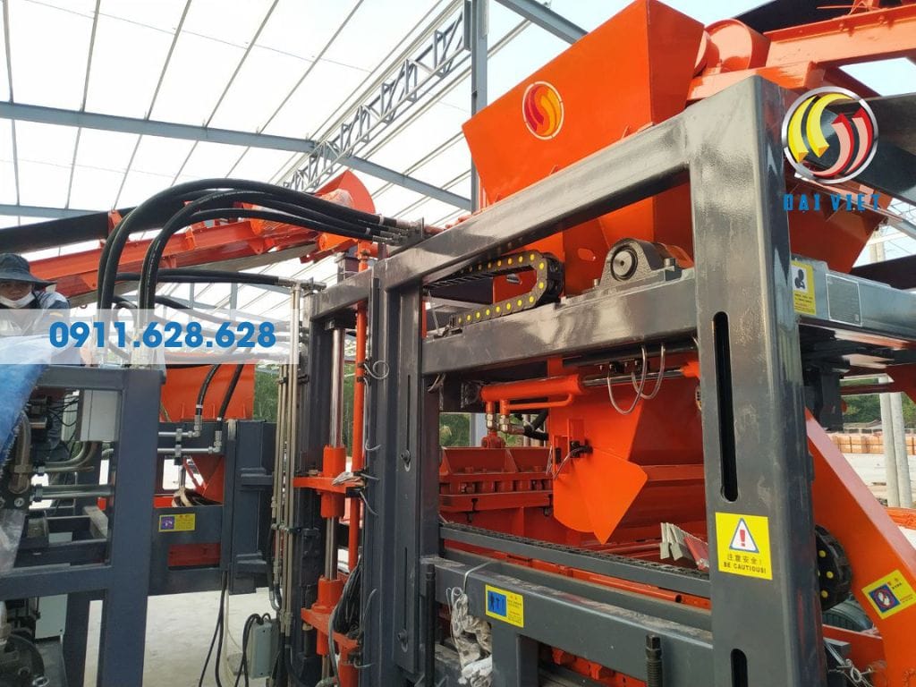 Cụm máy dàn liệu và phễu chứa liệu bán ướt