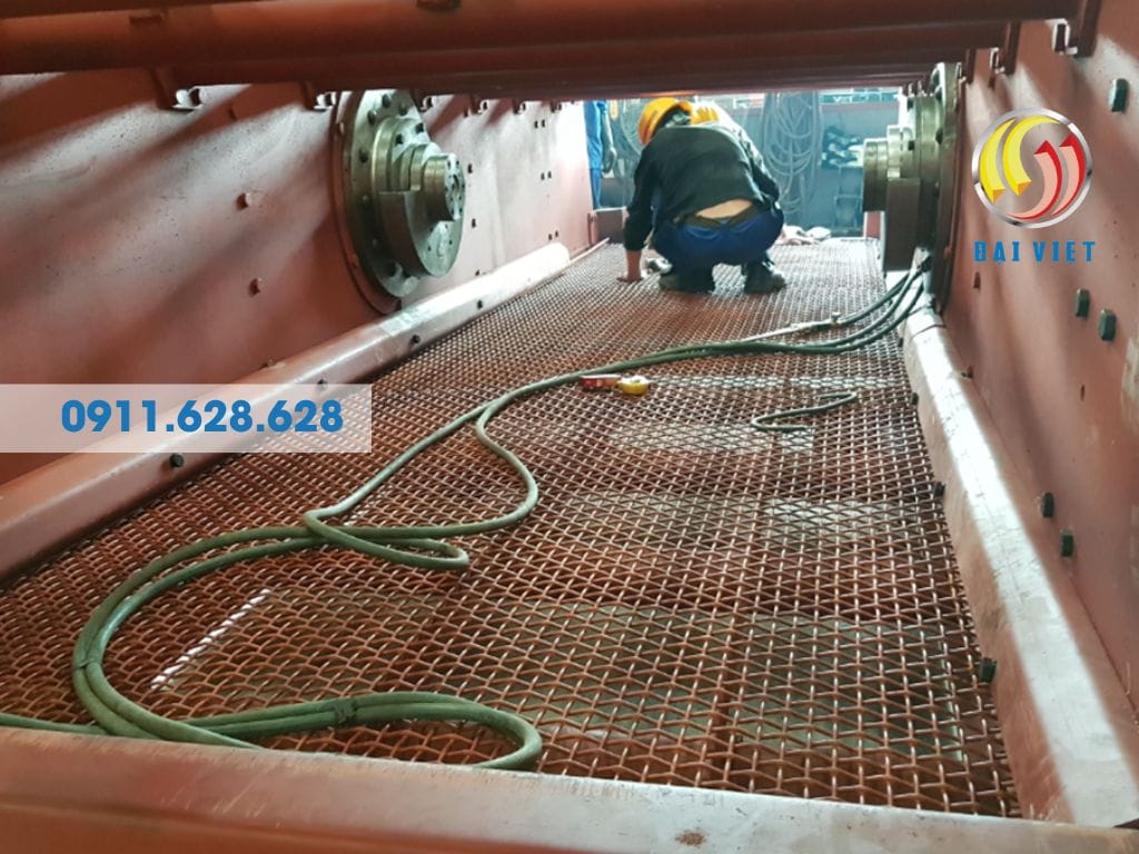 Hình ảnh lưới sàng thép mangan máy sàng rung Đại Việt