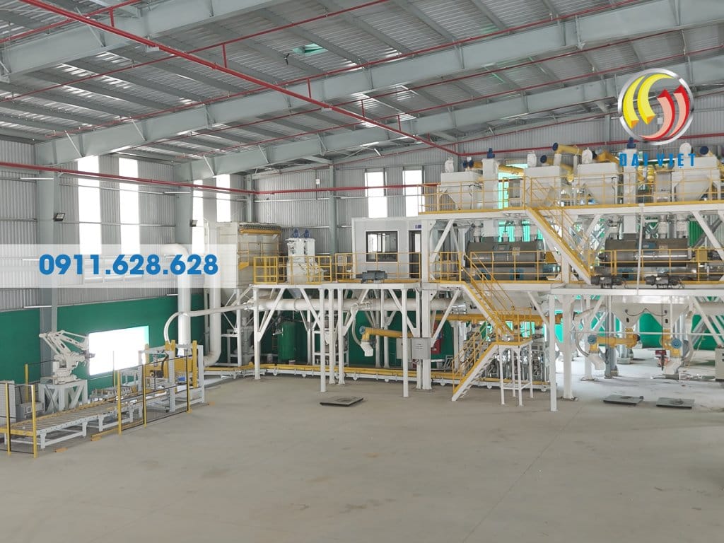 Hình ảnh robot bốc xếp của dây chuyền vữa keo lớn nhất Việt Nam