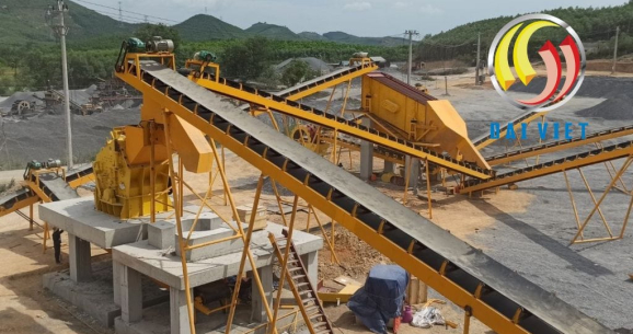 Hình ảnh mỏ đá Việt Nam chuyển sang dây chuyền nghiền đá Trung Quốc