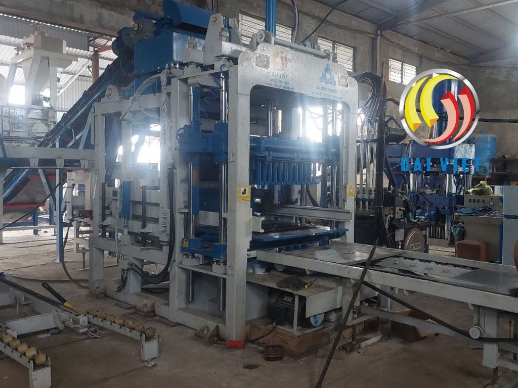 Hình ảnh máy ép gạch không nung cũ có nên mua không